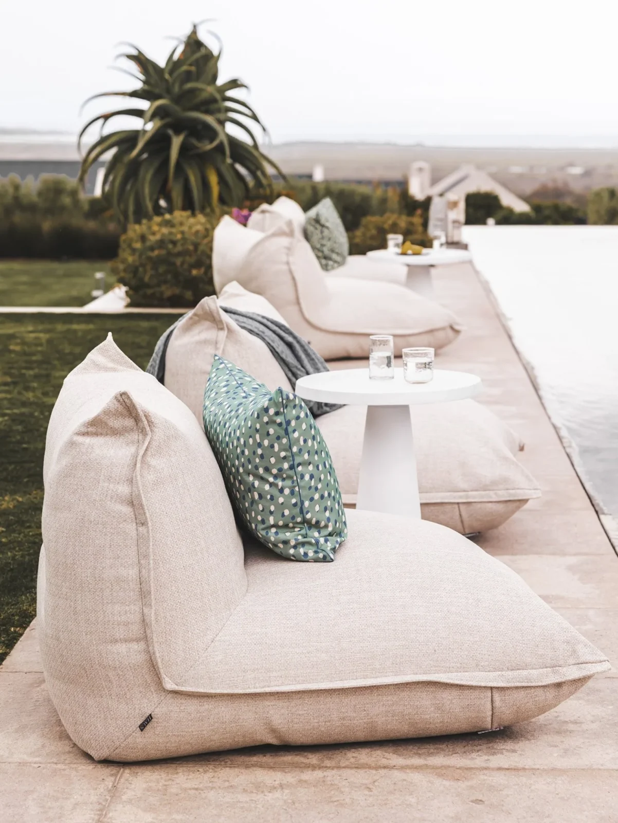 Zen Outdoor Medium Lounger - Image 2